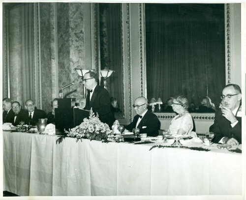 Marcel Franco prenant la parole lors d'un dîner des American Friends of Alliance Israelite Universelle à New-York.
